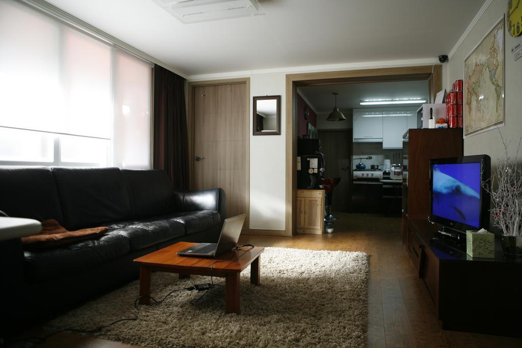Birdsnest Hongdae Foreigner Only Asrama *