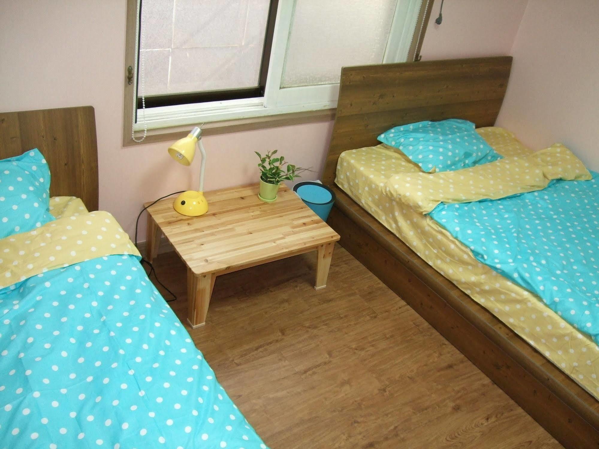 Birdsnest Hongdae Foreigner Only Asrama *