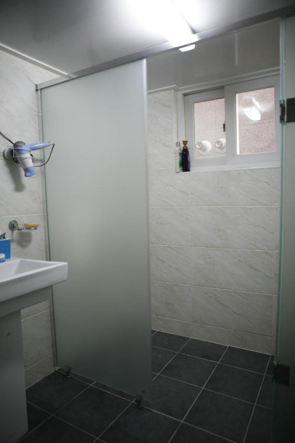 Birdsnest Hongdae Foreigner Only Asrama *